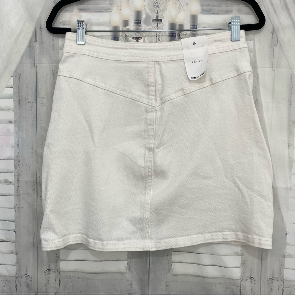 a Loves a White Stretch Denim Mini Cargo Skirt Full Zip Front Pockets Cotton NWT - Picture 7 of 8